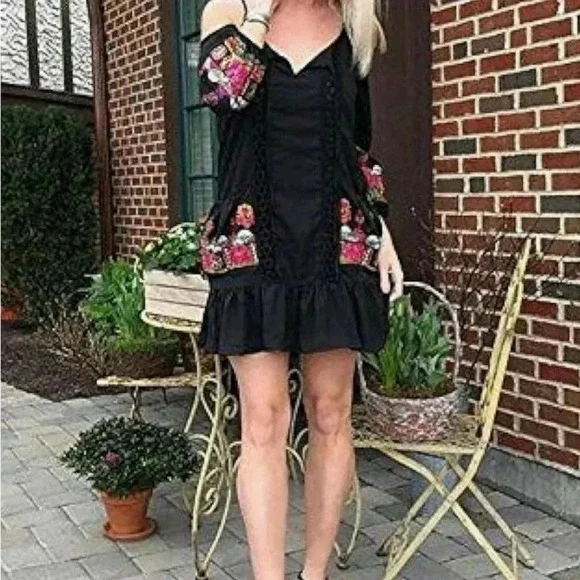 VAVA by Joy Han GABI Open/Cold Shoulder Dress Med with embroidered elephants - Picture 3 of 9